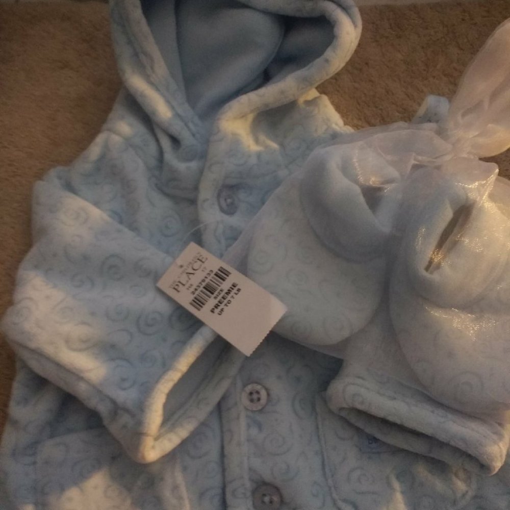 Children place Preemie jacket & booties